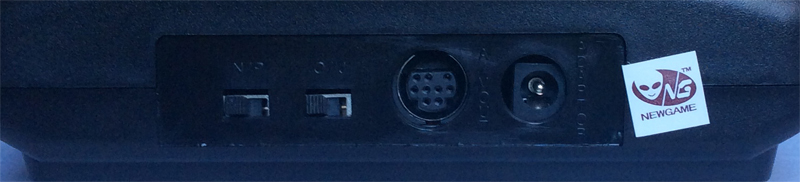 Задняя панель Magistr Drive 2 с входом для сетевого адаптера и выходом для AV- кабеля