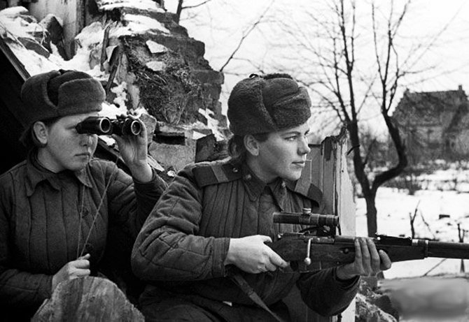 Старое чёрно-белое фото, ВОВ: женщины в Красной армии